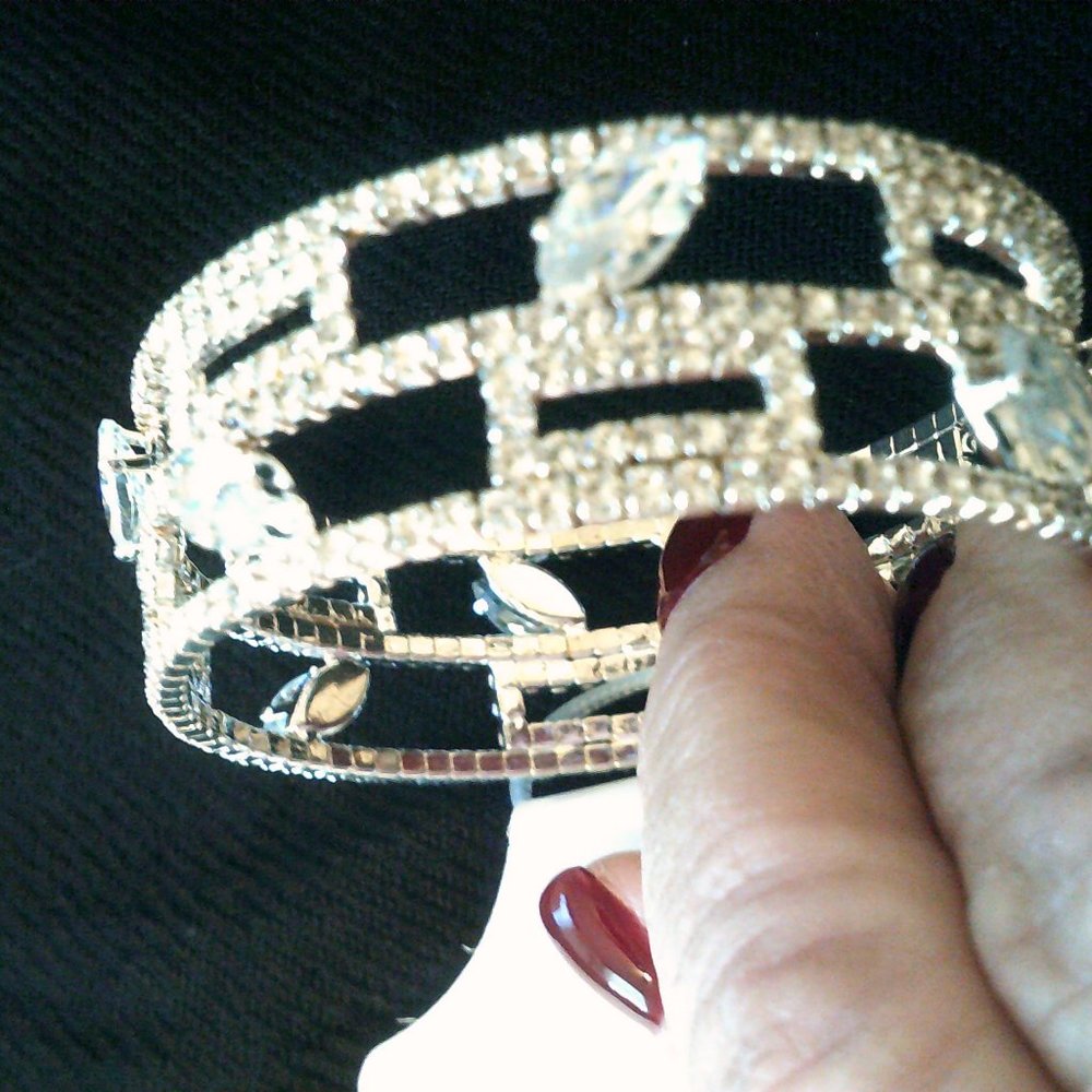 NWT Rhinestone Bracelet - Picture 2 of 3